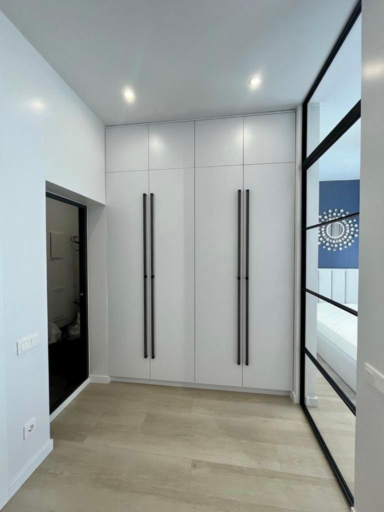 Modern Apartment In The Old Town Kyiv Exterior photo